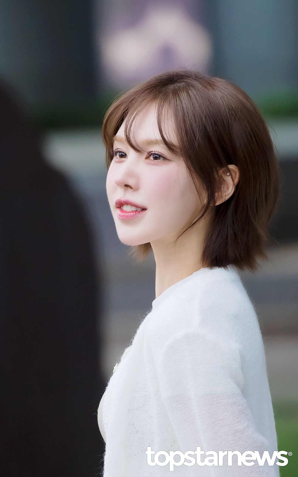 韓網公認6位皮膚超白的KPOP女偶像！舒華白到要用特調粉底，多賢、Karina根本自帶打光板！-12