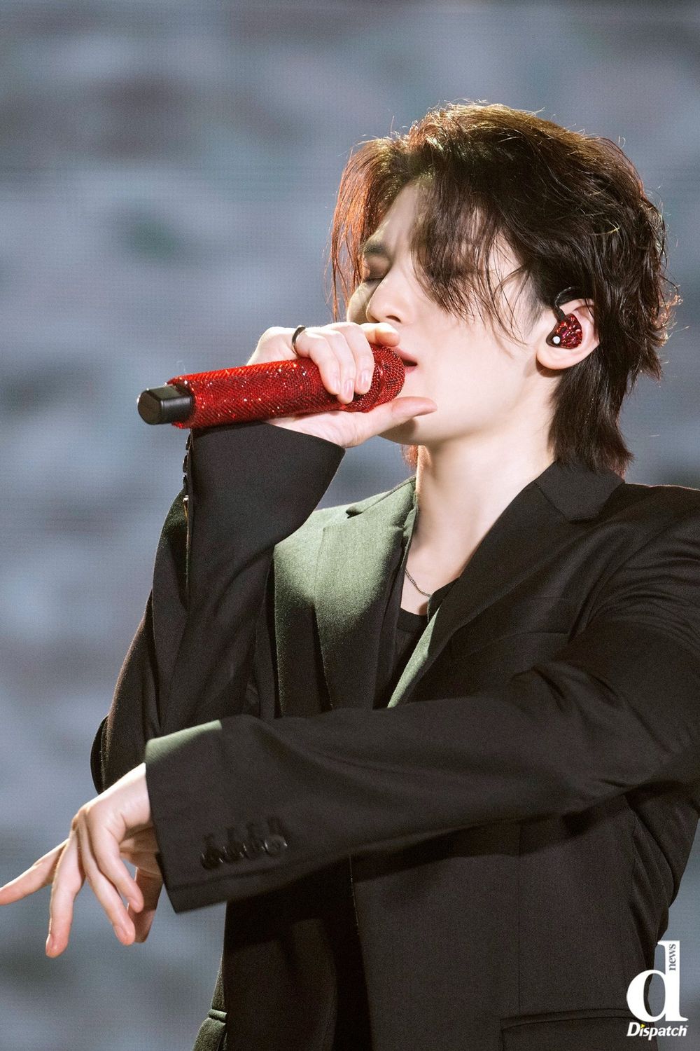 韓網公認6位皮膚超白的KPOP男偶像！WOOZI、在玹白到發光，成訓「冰上王子」人如其名！-2