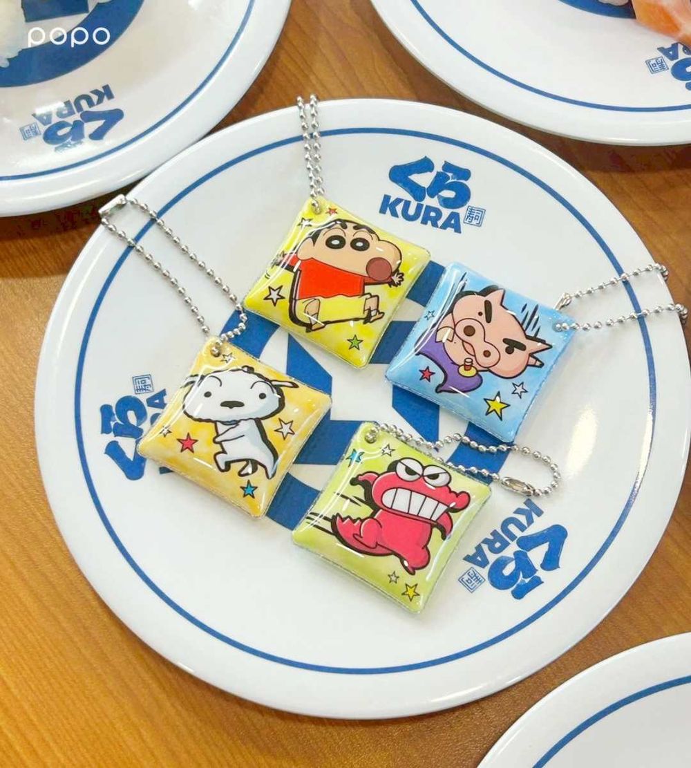 藏壽司最新扭蛋是蠟筆小新！「露屁屁小新吊飾、肥嘟嘟左衛門磁鐵」萌炸天，滿額再送小新零錢包！-3