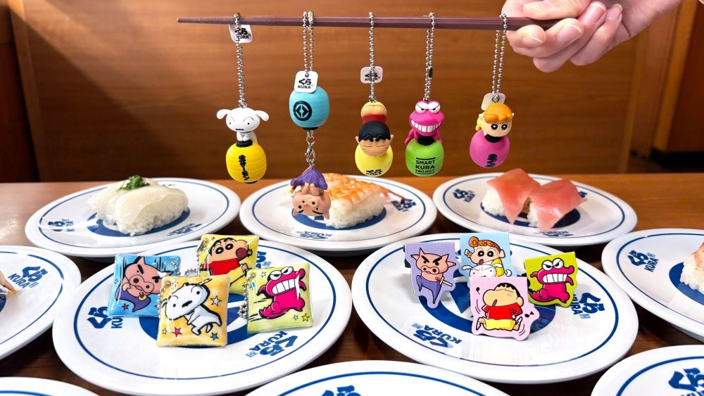 藏壽司最新扭蛋是蠟筆小新！「露屁屁小新吊飾、肥嘟嘟左衛門磁鐵」萌炸天，滿額再送小新零錢包！-11