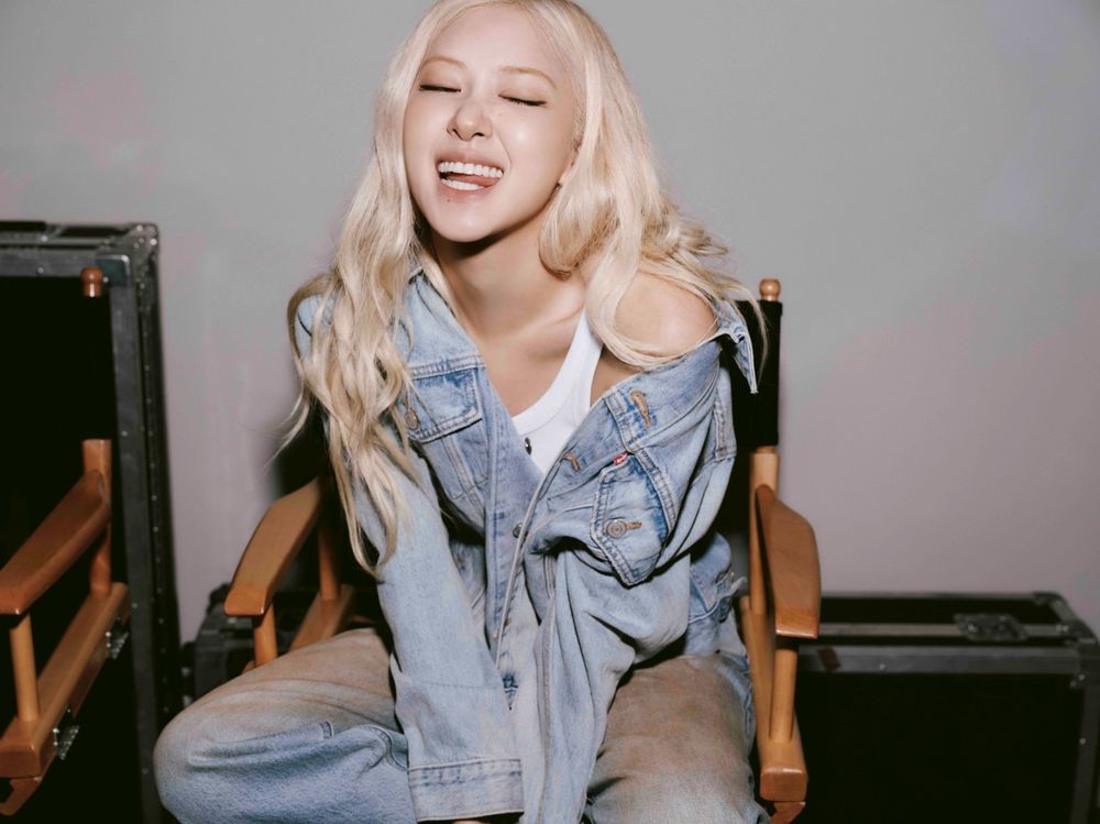 不只演唱會穿Levi's！這回Rosé直接上場拍廣告！同款「靴型長腿神褲」一定要買到！-4