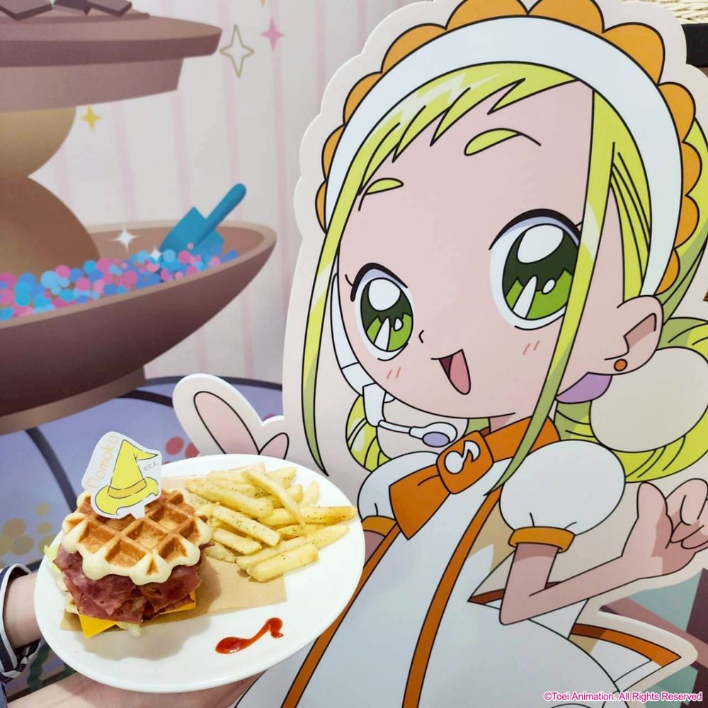 小魔女DoReMi主題咖啡廳來了！「DoReMi最不幸美少女牛排飯」、「魔女莉卡青蘋果風味茶凍」Q到捨不得吃！-4
