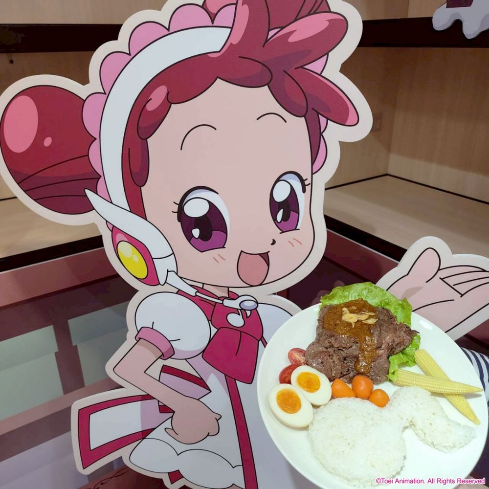 小魔女DoReMi主題咖啡廳來了！「DoReMi最不幸美少女牛排飯」、「魔女莉卡青蘋果風味茶凍」Q到捨不得吃！-3