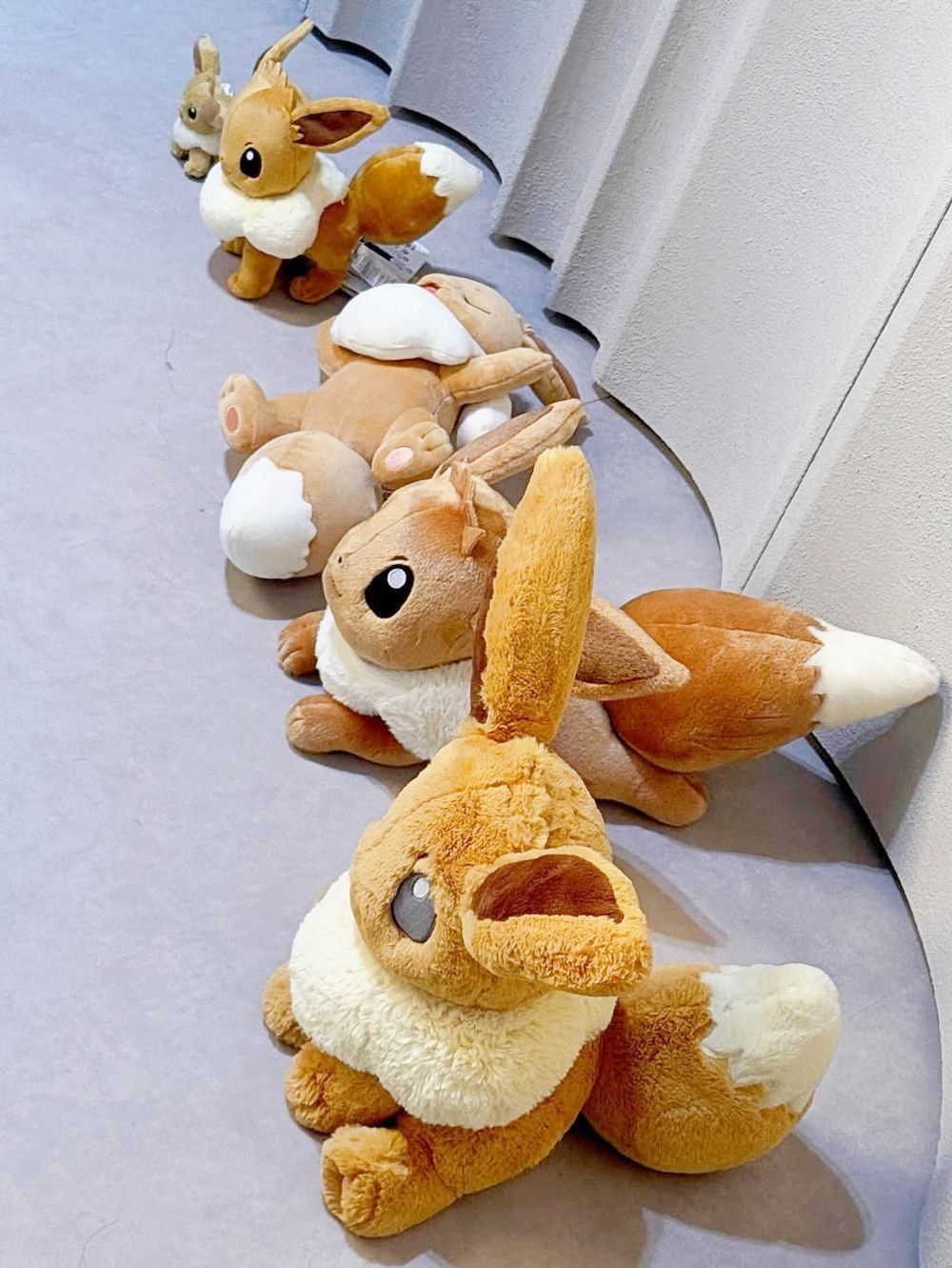 BLINK下一個要搶的是它！Jisoo社群狂曬「寶可夢伊布」超可愛合照、未來還會有聯名周邊？！-9