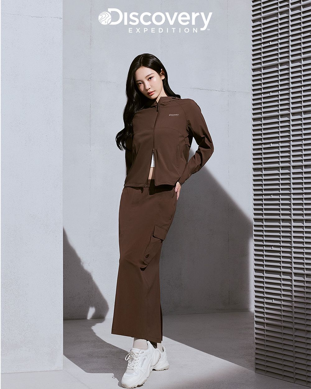 恭喜Ningning寧寧解鎖新代言！Discovery官宣形象照「直角肩、水蛇腰」人間AI身材超不科學！-4
