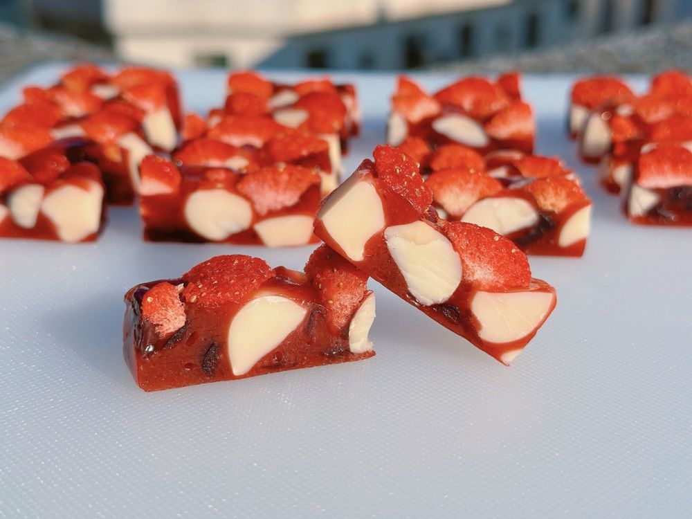 2026草莓季宅配甜點推薦！超欠吃「雪焰草莓馬卡龍、草莓大福、草莓空氣脆餅」免排隊就吃得到！-1