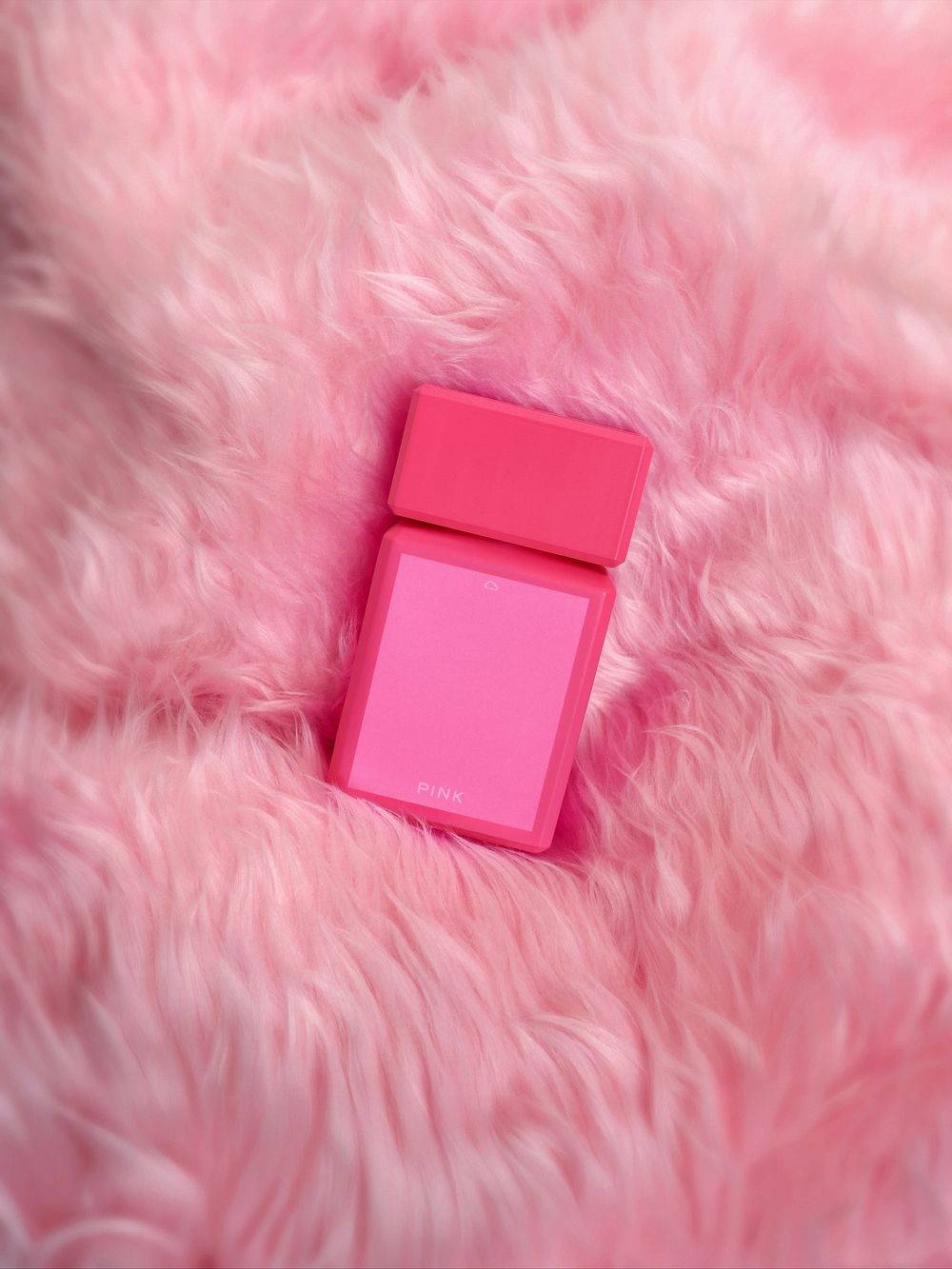 日本社群熱議「草莓香氛」推薦！MOTON草莓髮香噴霧、CANMAKE大人系草莓香水，LE SSERAFIM恩採同款賣翻！-6