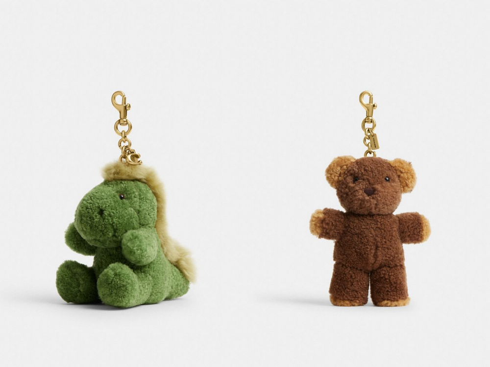 COACH大使i-dle田小娟飛紐約看秀啦！美式校園學姊感拉滿、手上「恐龍吊飾」粉絲狂問！-8