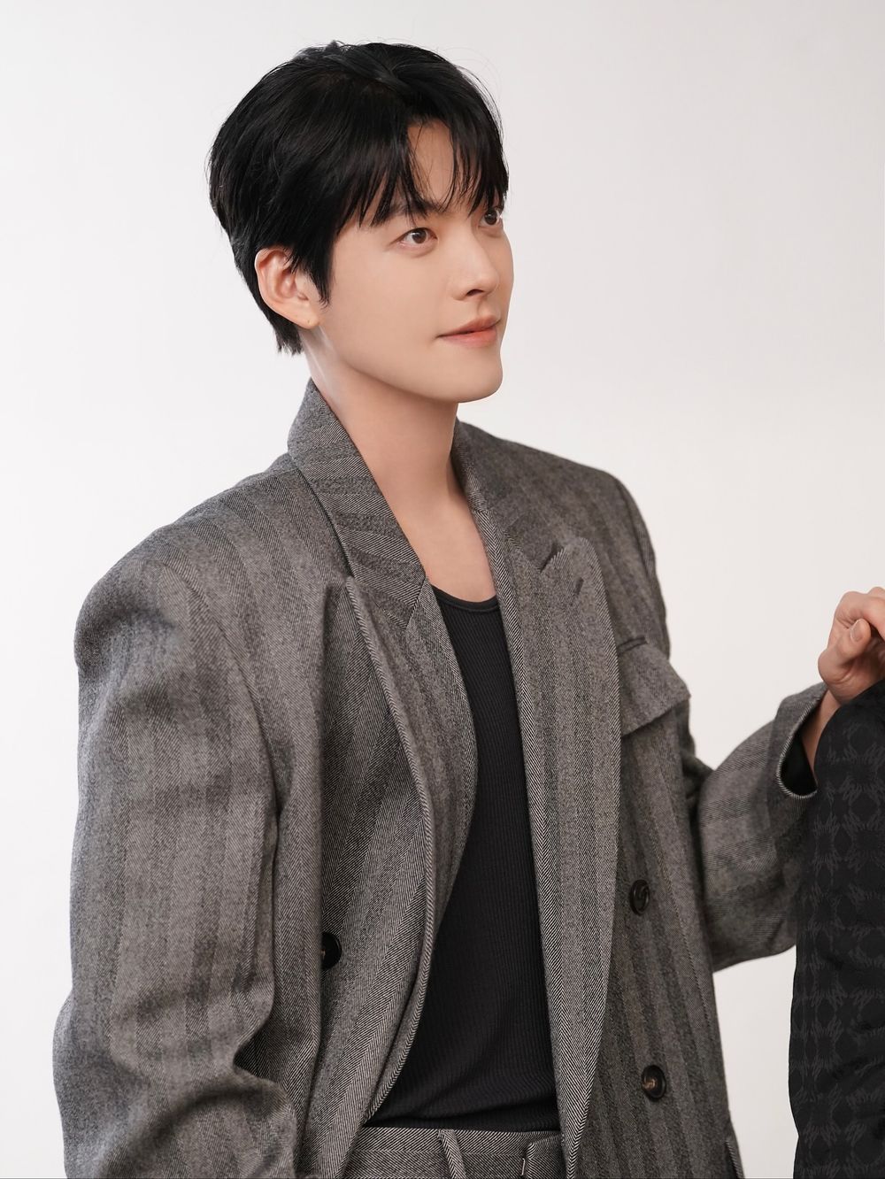 韓網熱議6位「恐龍相」男星代表！孔劉被受封「始祖」，東海、金宇彬魅力十足！-4