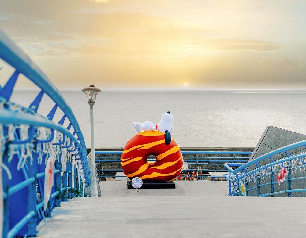 2026情人節限定打卡點！超巨大「史努比焦糖巧克力甜甜圈、露西波堤圈」主題燈飾限時30天登場！-10