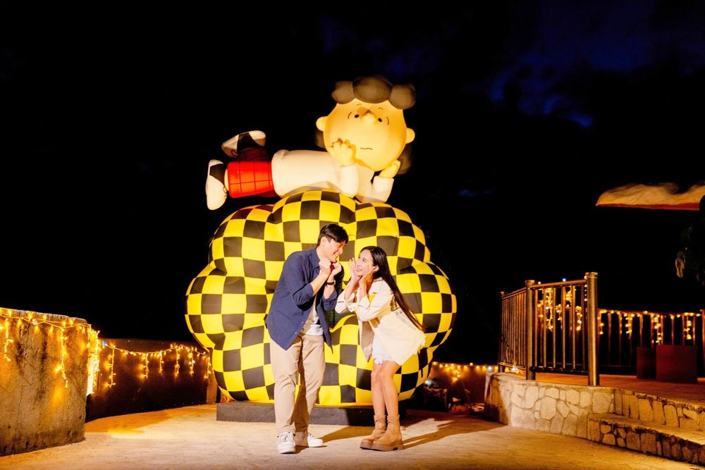 2026情人節限定打卡點！超巨大「史努比焦糖巧克力甜甜圈、露西波堤圈」主題燈飾限時30天登場！-8