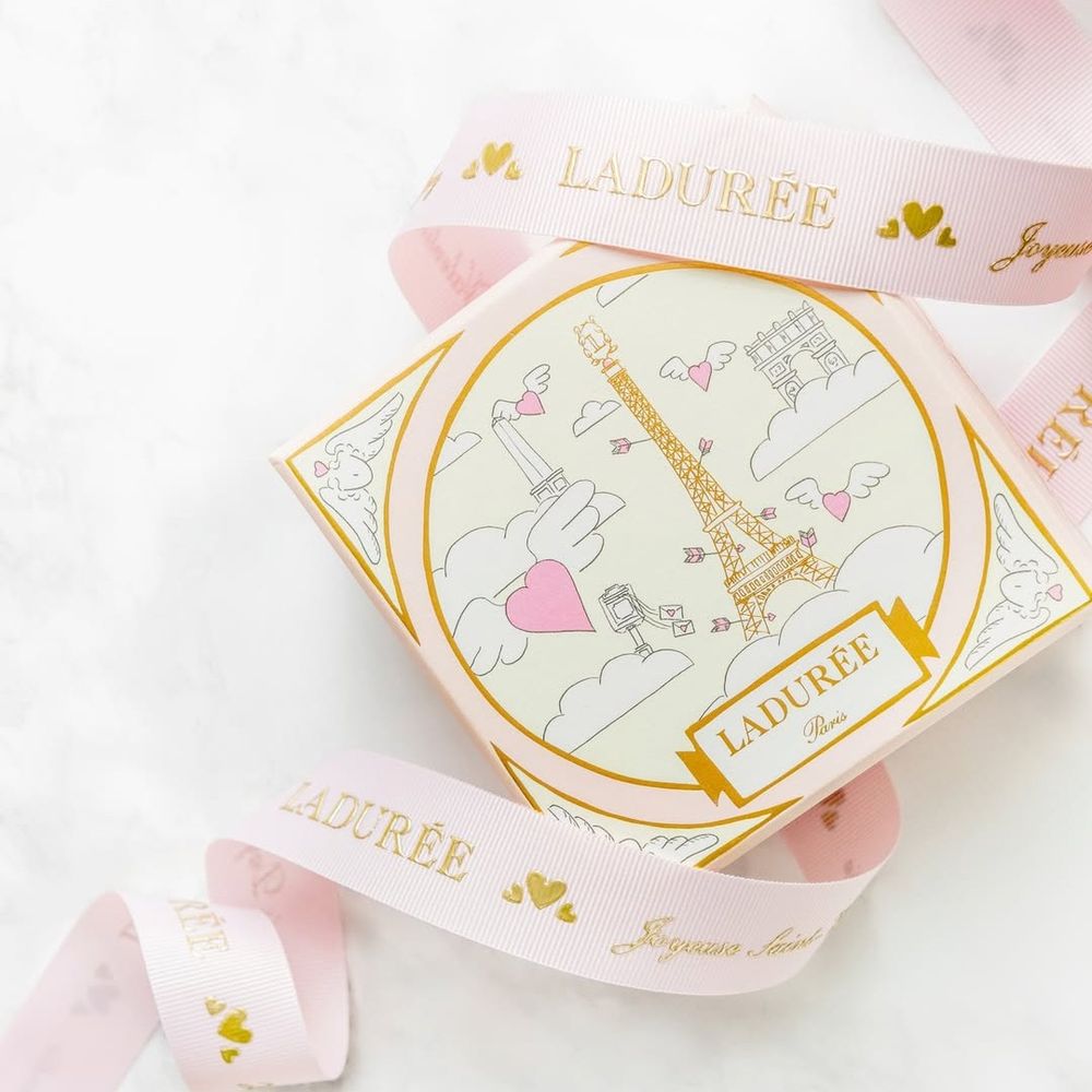 2026情人節甜點推薦！Ladurée邱比特馬卡龍禮盒可愛翻、LADY M愛心草莓抹茶千層限時兩天開賣！-14