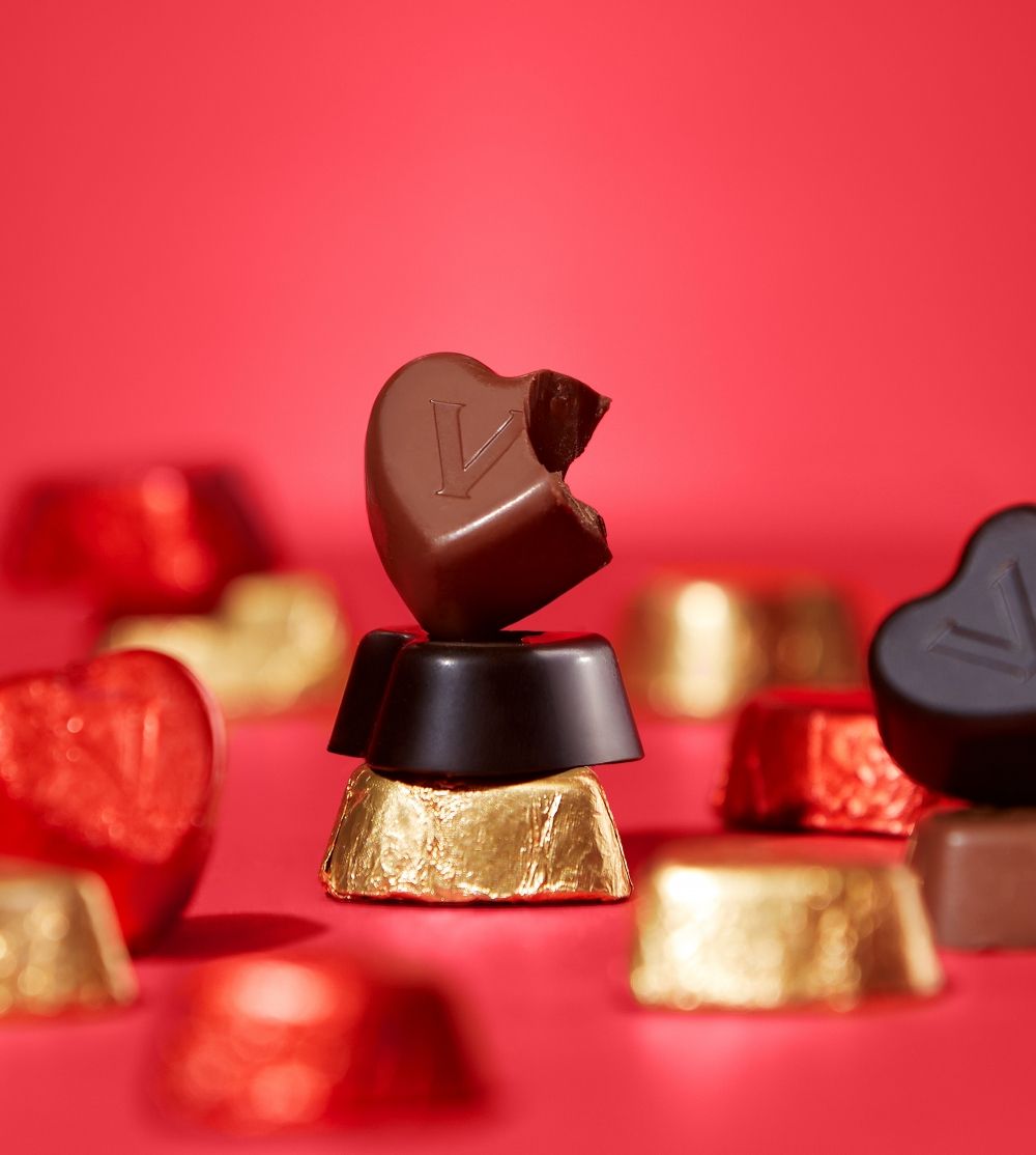 2026情人節甜點推薦！Ladurée邱比特馬卡龍禮盒可愛翻、LADY M愛心草莓抹茶千層限時兩天開賣！-16