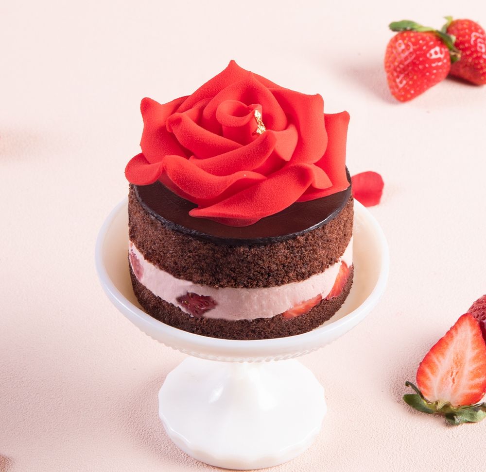 2026情人節甜點推薦！Ladurée邱比特馬卡龍禮盒可愛翻、LADY M愛心草莓抹茶千層限時兩天開賣！-3