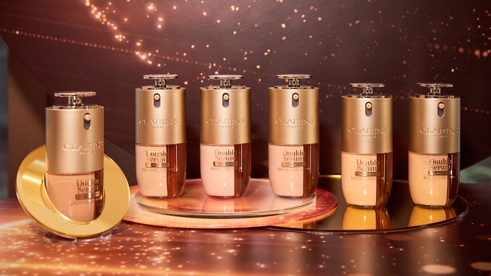 紅遍全球克蘭詩雙管粉底台灣開賣！經典雙萃入妝，精華＋光感粉底乳完美比例，打造真正能讓肌膚越來越細緻的養膚底妝！-2