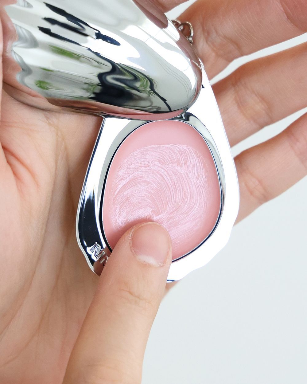 2026早春韓國彩妝新品推薦！NCT JENO同款糖葫蘆唇釉、RIIZE元彬＆將太郎愛用氣墊，李沅禧「裸色唇釉」將開賣！-2