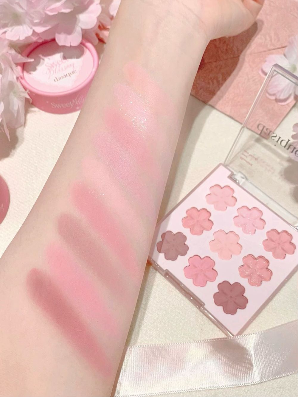 2026早春韓國彩妝新品推薦！NCT JENO同款糖葫蘆唇釉、RIIZE元彬＆將太郎愛用氣墊，李沅禧「裸色唇釉」將開賣！-14