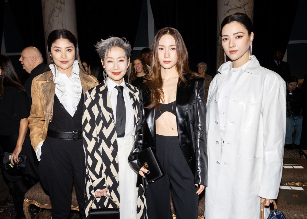 Ralph Lauren秀場全是女神！Krystal單穿黑Bra大秀川字腹肌、安海瑟薇大露美背辣度破表！-2