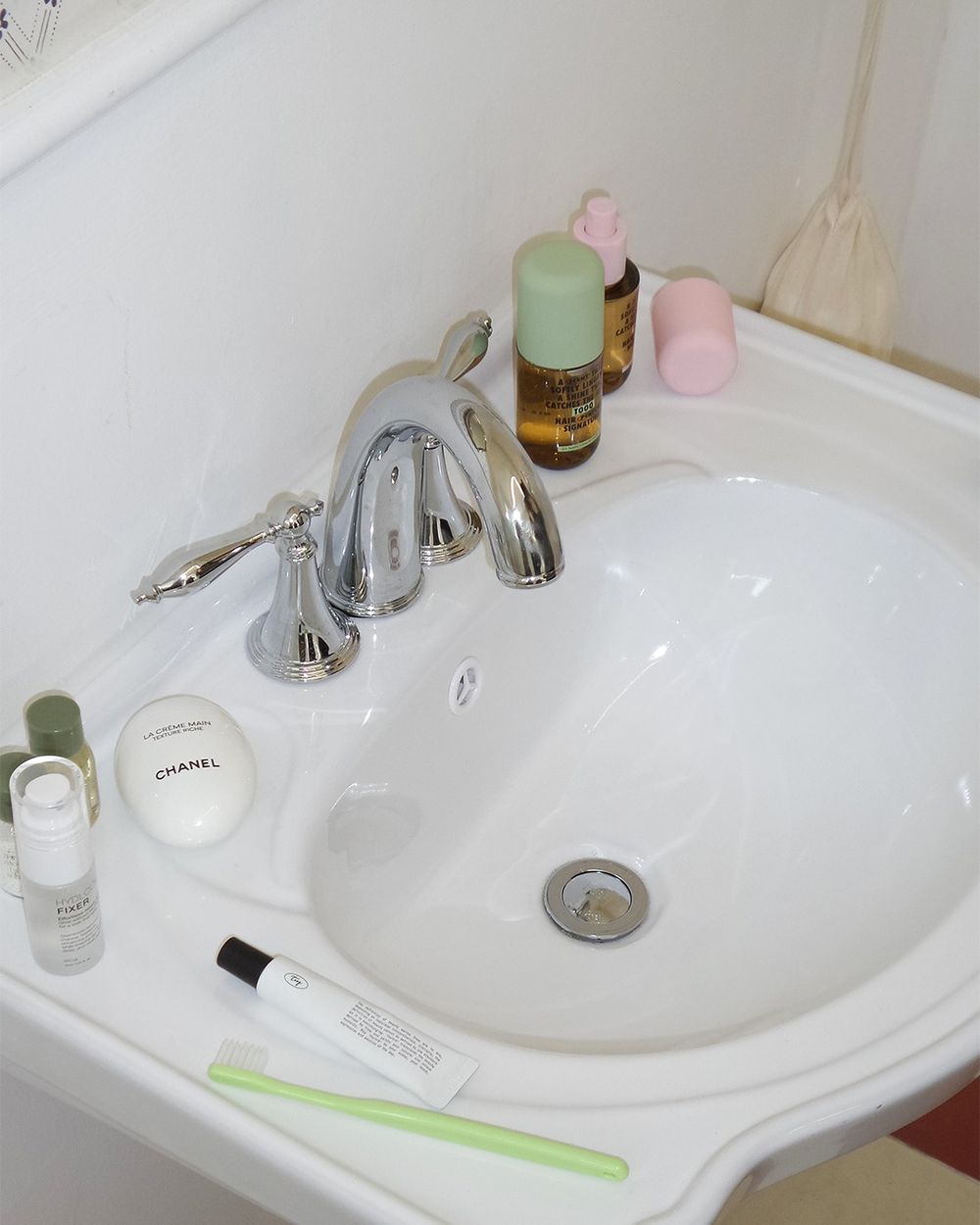 2026韓國香氛趨勢！韓女心機偽體香全靠「髮香噴霧」，一噴散發高級感香氣＆柔順髮絲，內行人才懂隱藏版用法公開！-9