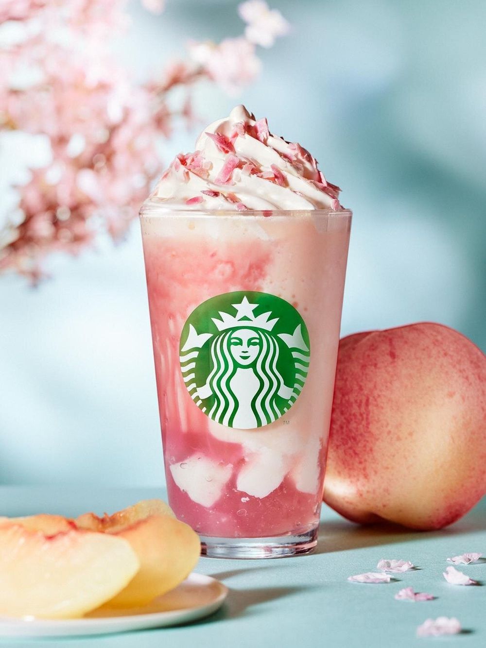 日本星巴克2026春季限定飲品太欠喝！「白桃櫻花星冰樂、夜櫻白桃氣泡飲」酸甜風味一喝就上癮！-2
