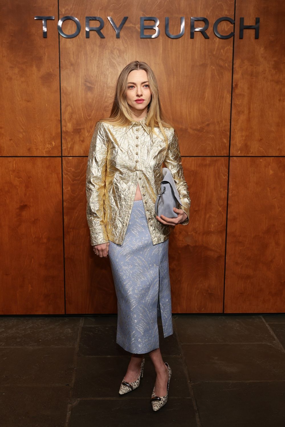 人間水精靈來了！i-dle宋雨琦「水藍色套裝」現身TORY BURCH大秀！高清照美的不科學！-4