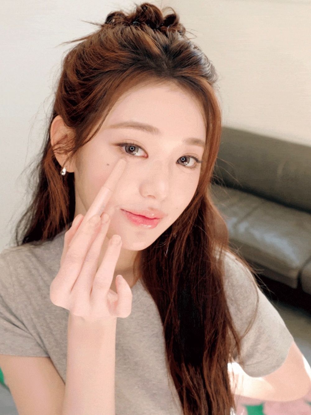 韓女臥蠶畫法又變了？！張員瑛同款純欲小貓電眼全靠AMUSE「這支」，一筆完成臥蠶、打亮、腮紅，雙眼有神又立體！-9