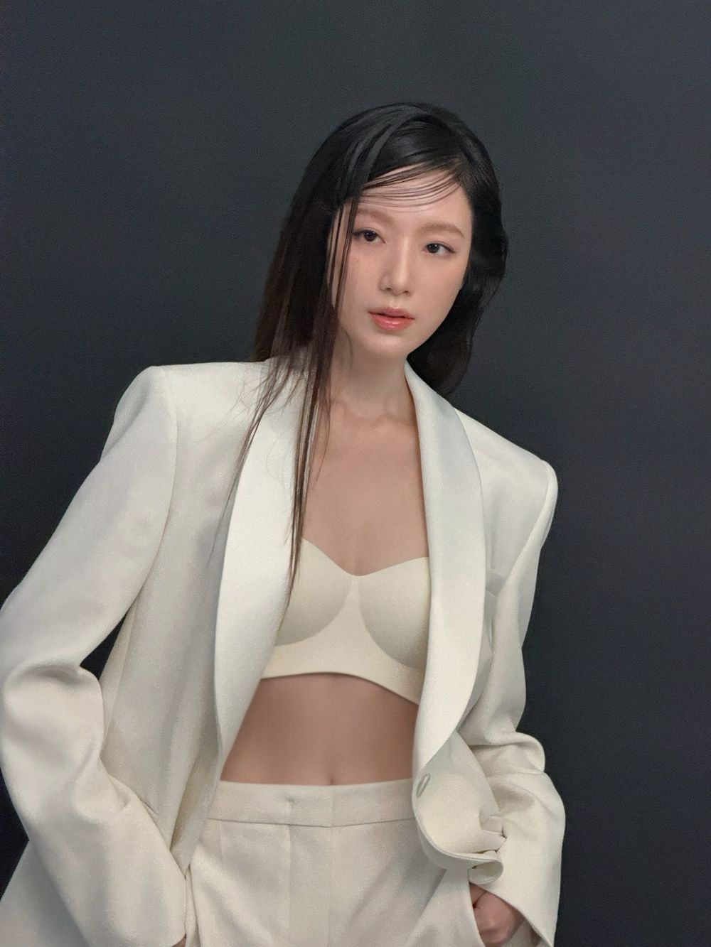 2026新春最強官宣！舒華解鎖Giorgio Armani水慕斯底妝大使，用高級冷白絲絨肌、寫下高訂底妝新標準！-5