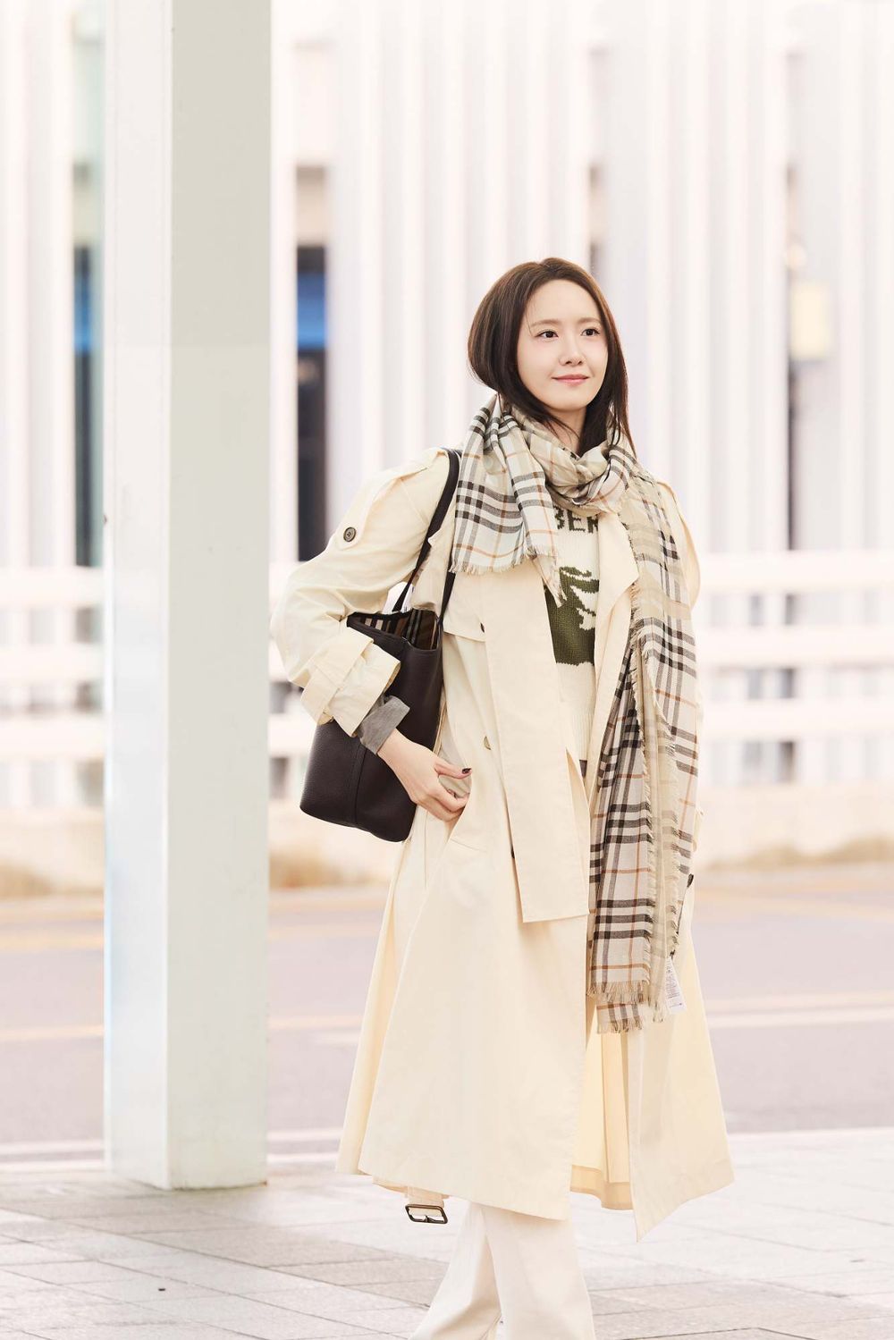 潤娥真的好適合BURBERRY！SKZ昇玟、泰星Bright、小S女兒也出發倫敦大秀了！-7