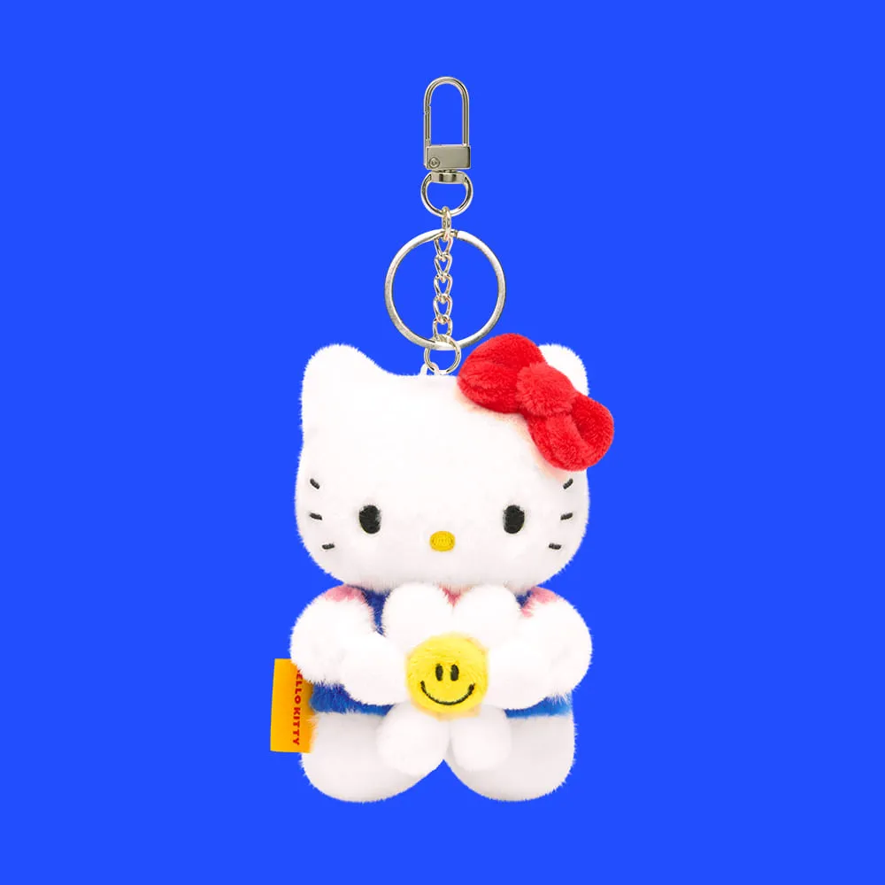 Hello Kitty跟韓國潮牌聯名啦！超可愛「抱小花凱蒂貓鑰匙圈、大頭Kitty毛絨拖鞋」全都太想買！-11