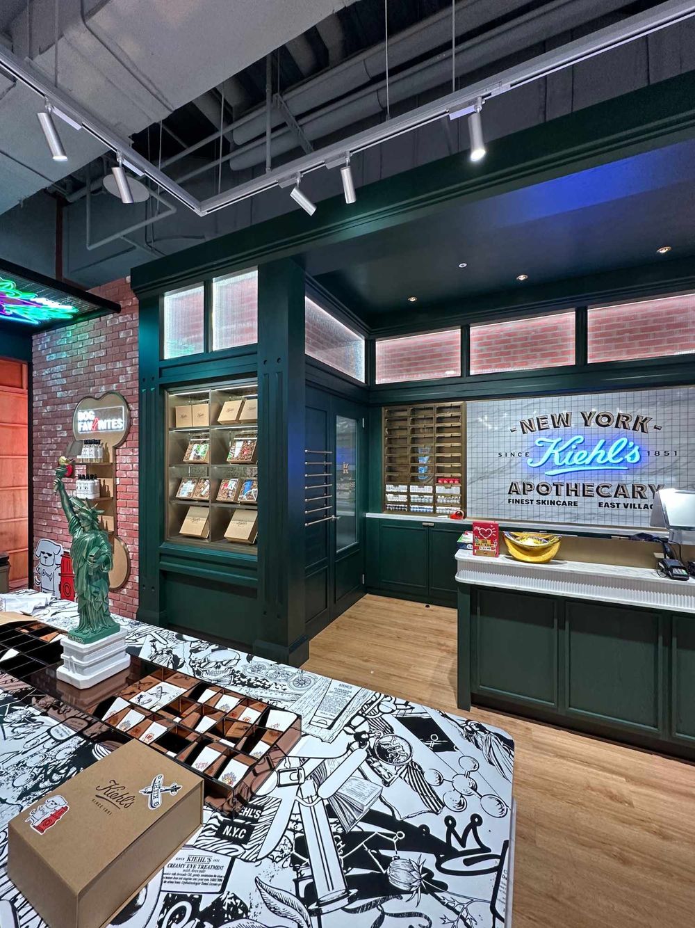 契爾氏大勢進駐南港LaLaport！打造全台最大「寵物友善」旗艦店，規劃毛孩休息區、保養觀念，逛街補貨也能帶著毛寶貝！-6