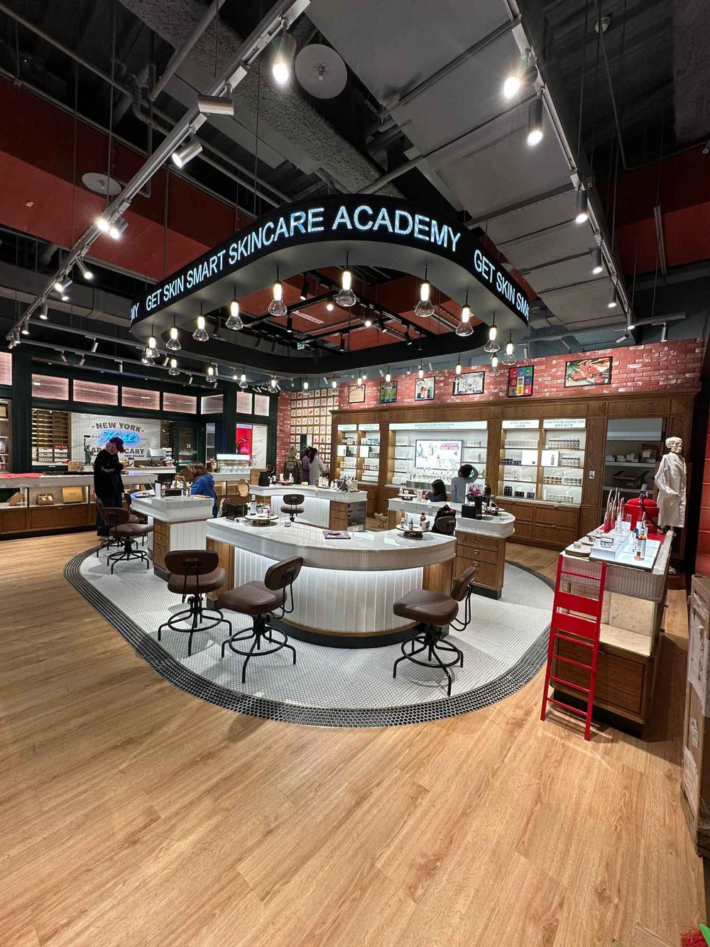 契爾氏大勢進駐南港LaLaport！打造全台最大「寵物友善」旗艦店，規劃毛孩休息區、保養觀念，逛街補貨也能帶著毛寶貝！-3