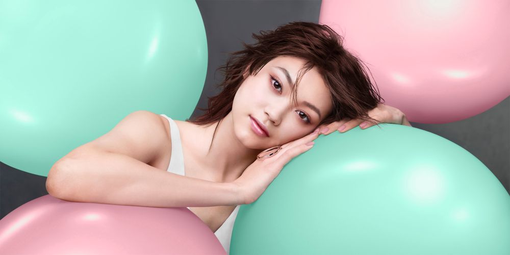 植村秀打造嘟嘟唇天花板！全新「玻光嘟唇棒」注入市場最高濃度護唇精華、澎彈玻璃妝感，養唇＋潤色＋嘟唇一抹搞定！-3