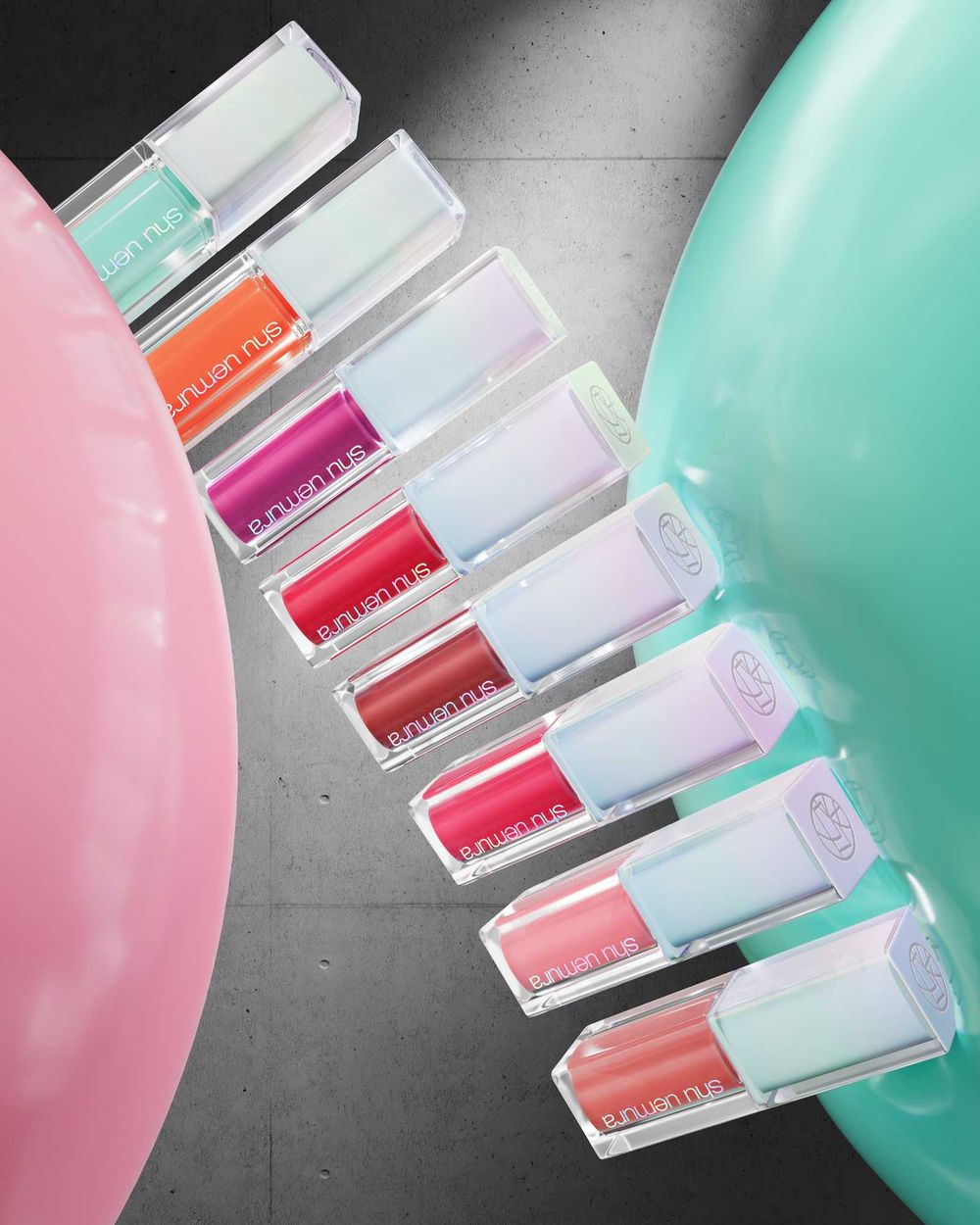 植村秀打造嘟嘟唇天花板！全新「玻光嘟唇棒」注入市場最高濃度護唇精華、澎彈玻璃妝感，養唇＋潤色＋嘟唇一抹搞定！-2