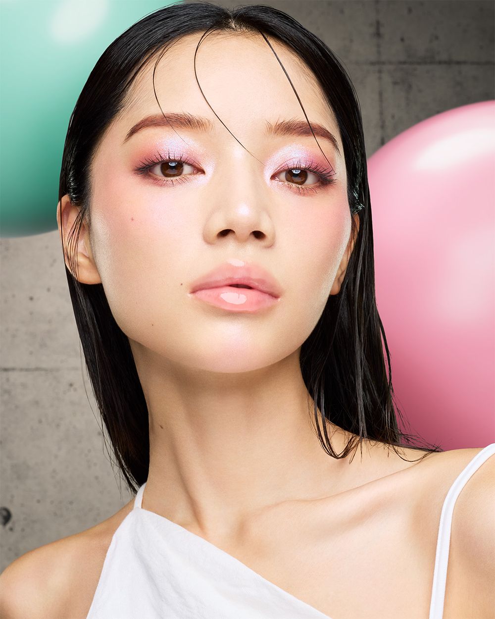 植村秀打造嘟嘟唇天花板！全新「玻光嘟唇棒」注入市場最高濃度護唇精華、澎彈玻璃妝感，養唇＋潤色＋嘟唇一抹搞定！-6