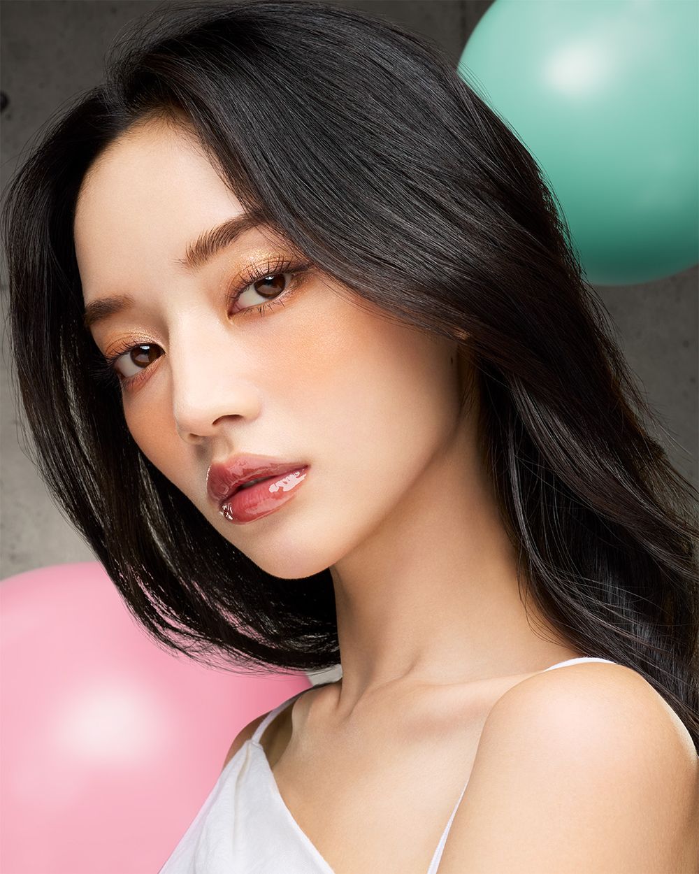 植村秀打造嘟嘟唇天花板！全新「玻光嘟唇棒」注入市場最高濃度護唇精華、澎彈玻璃妝感，養唇＋潤色＋嘟唇一抹搞定！-5