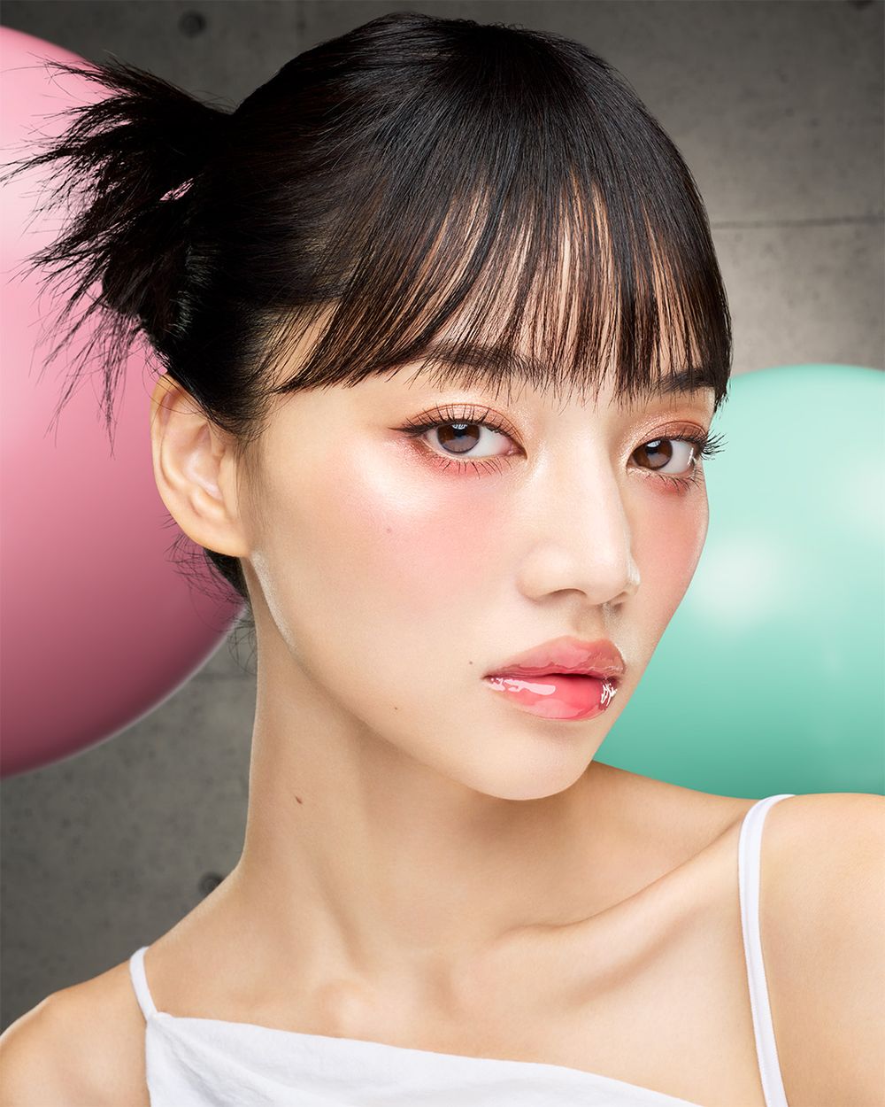 植村秀打造嘟嘟唇天花板！全新「玻光嘟唇棒」注入市場最高濃度護唇精華、澎彈玻璃妝感，養唇＋潤色＋嘟唇一抹搞定！-4