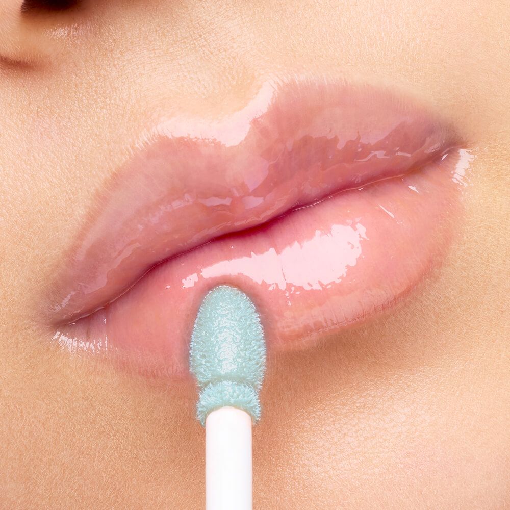 植村秀打造嘟嘟唇天花板！全新「玻光嘟唇棒」注入市場最高濃度護唇精華、澎彈玻璃妝感，養唇＋潤色＋嘟唇一抹搞定！-12