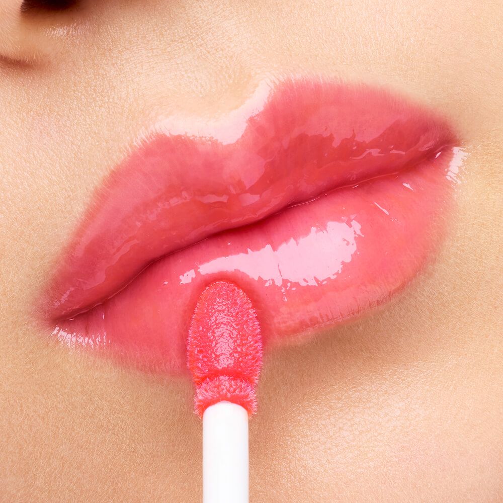 植村秀打造嘟嘟唇天花板！全新「玻光嘟唇棒」注入市場最高濃度護唇精華、澎彈玻璃妝感，養唇＋潤色＋嘟唇一抹搞定！-15