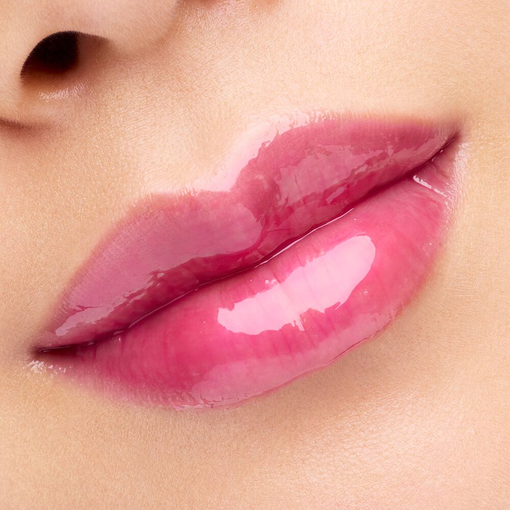 植村秀打造嘟嘟唇天花板！全新「玻光嘟唇棒」注入市場最高濃度護唇精華、澎彈玻璃妝感，養唇＋潤色＋嘟唇一抹搞定！-17