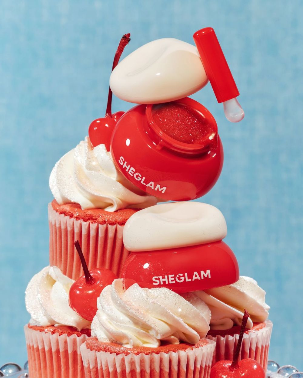 草莓甜點直接變妝容！SHEGLAM早春「草莓奶油甜點」彩妝夢幻登場，奶油飾底乳、草莓蛋糕腮紅霜、牛奶水可愛到犯規！-5