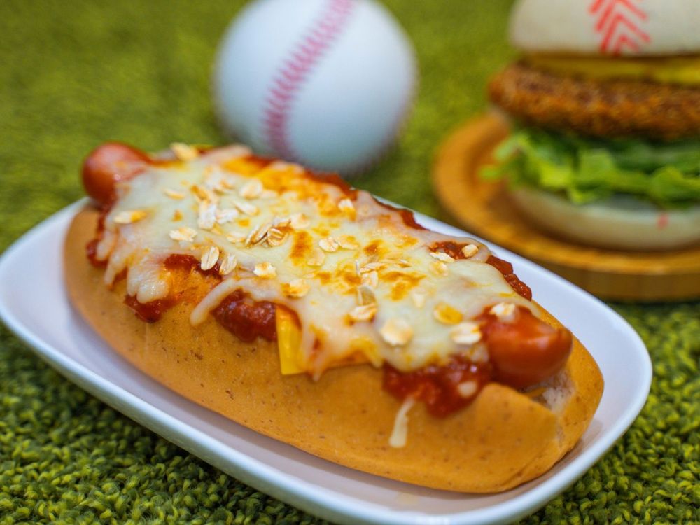 摩斯漢堡推WBC主題「炸和牛棒球堡、雙倍起司披薩熱狗堡」！買再送超可愛棒球造型貼紙！-3