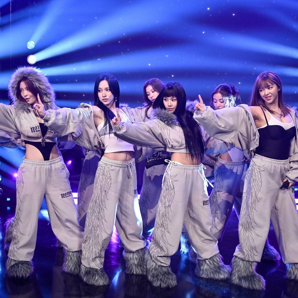 Momo超辣穿搭全網瘋狂！「危險深V連體衣」凹凸有致好身材、不愧是美胸女神代表！-8