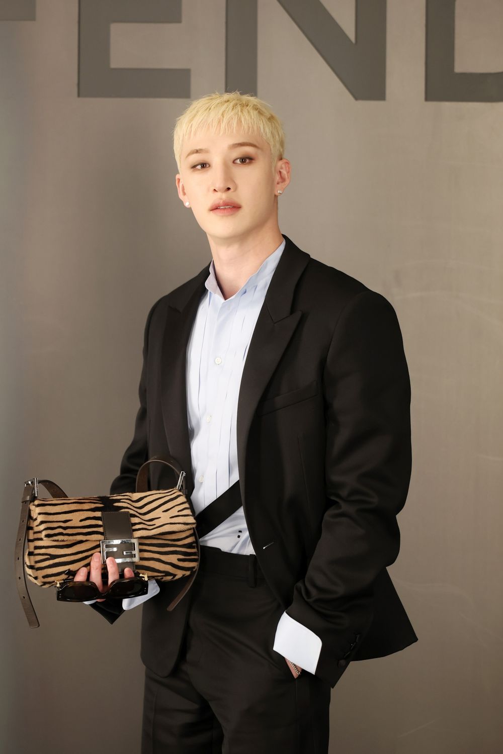 FENDI米蘭大秀SKZ方燦、LE SSERAFIM允眞夢幻同框！紳士手瞬間被捕捉、全網都心動！-4