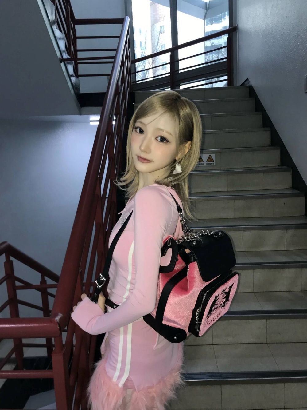 韓網公認6位最強「可愛系」女偶像！雨琦「小狗美」人氣爆棚，沅禧、Rei軟萌感十足-10