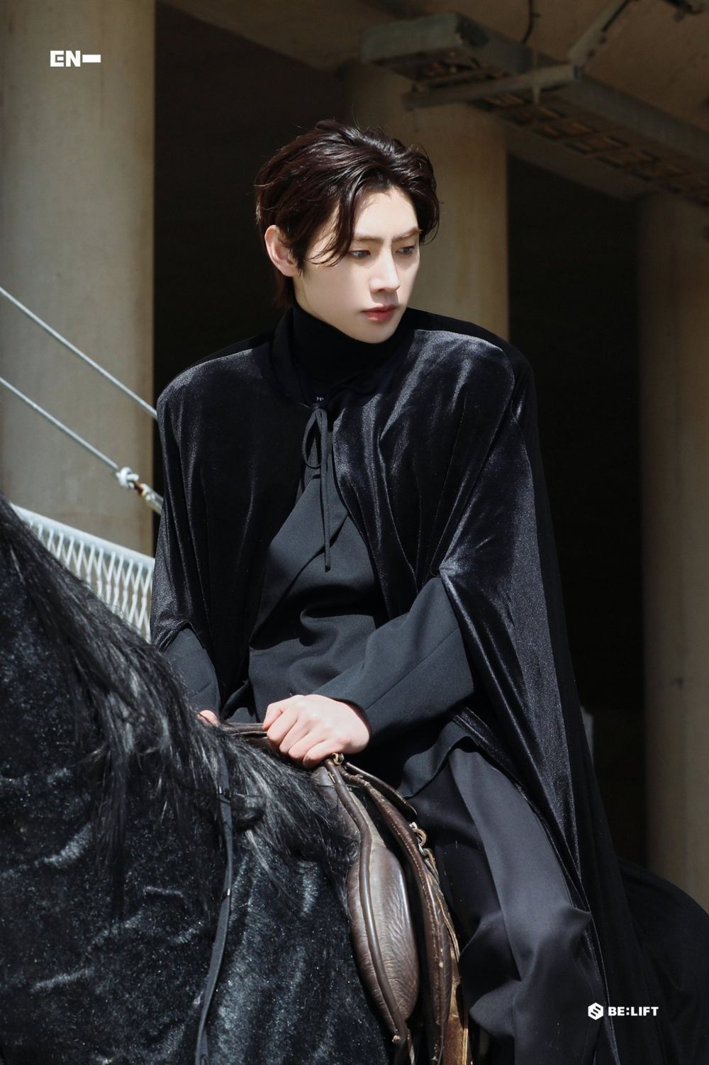 韓網票選7位最適合「非人類」概念的KPOP男偶像！Felix根本是精靈本體，成訓、鉉辰太像吸血鬼！-3