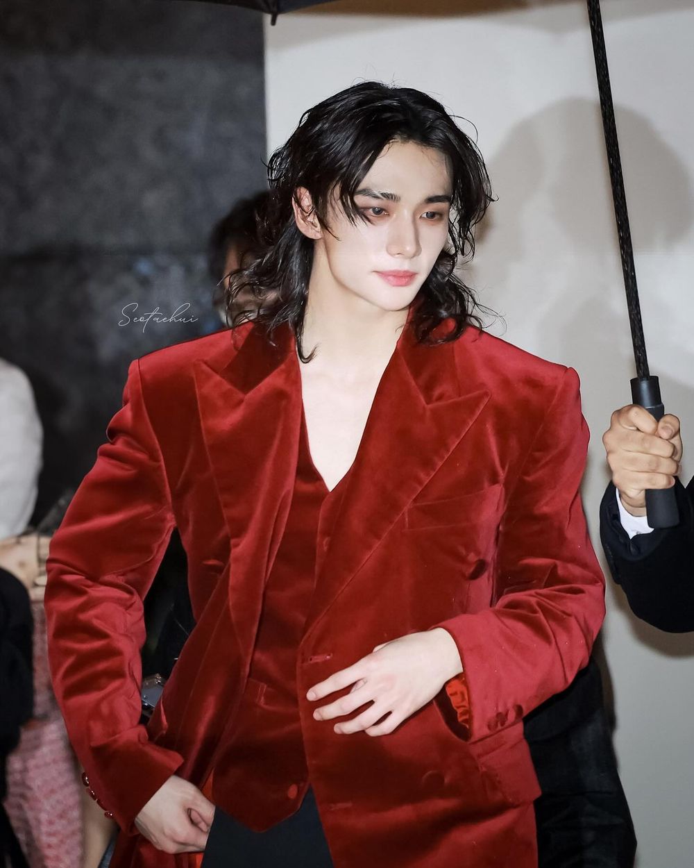 韓網票選7位最適合「非人類」概念的KPOP男偶像！Felix根本是精靈本體，成訓、鉉辰太像吸血鬼！-15