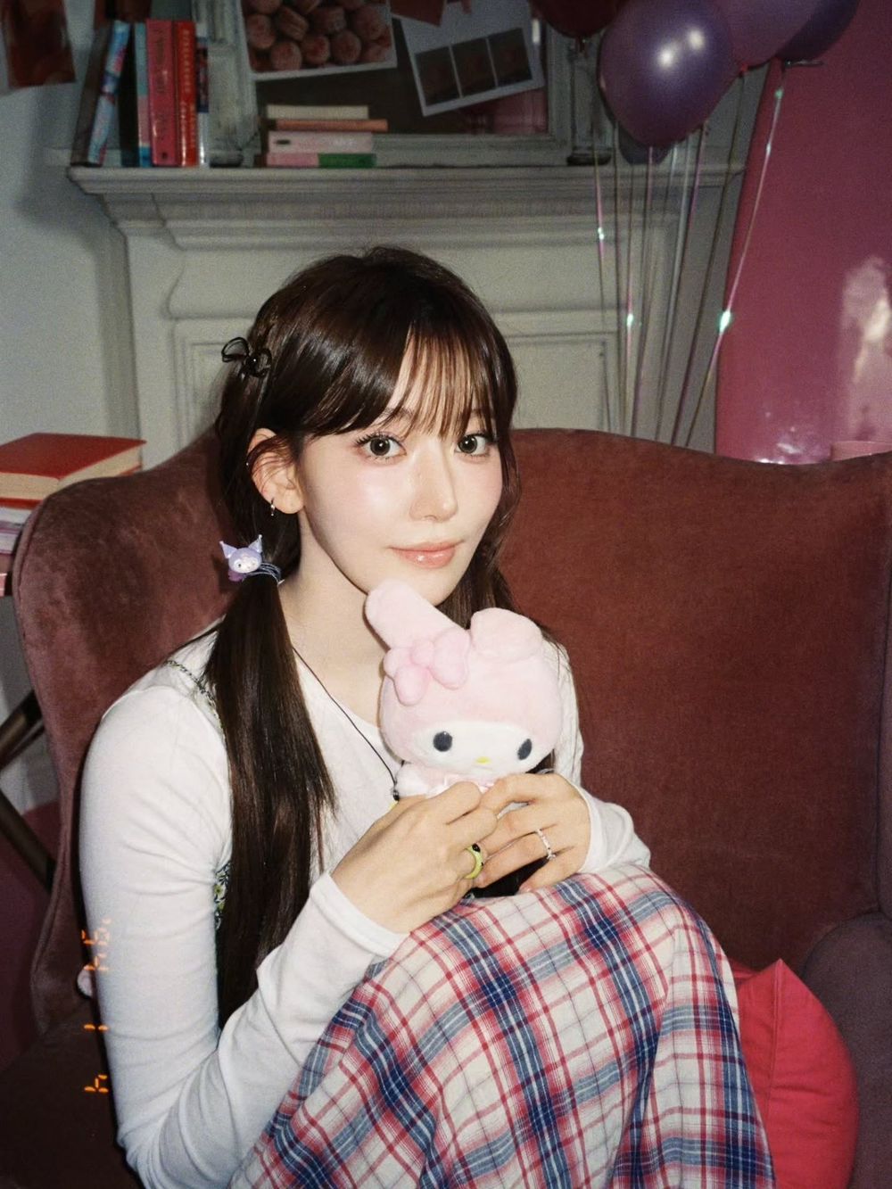 網評6位宅到出名的「棉被精靈」KPOP女偶像！Jisoo、IU不愛出門，宮脇咲良只想在家打電動！-9