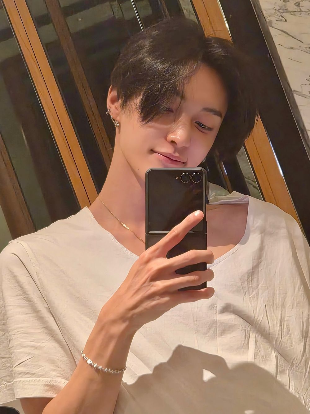 韓網公認6位超宅的「棉被精靈」KPOP男偶像！HAN全團最宅認證，元彬、元弼全上榜！-3