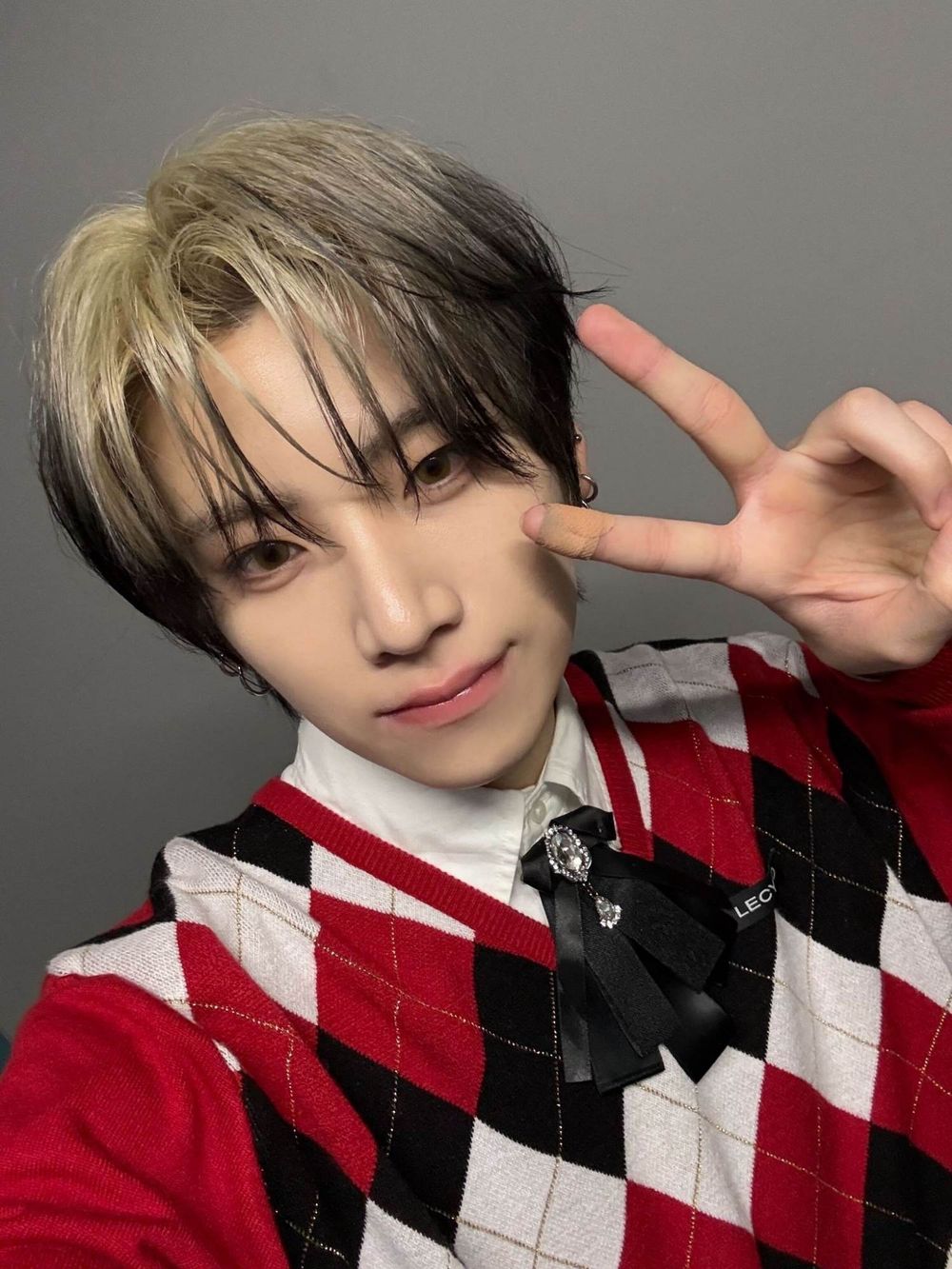 韓網公認6位超宅的「棉被精靈」KPOP男偶像！HAN全團最宅認證，元彬、元弼全上榜！-13