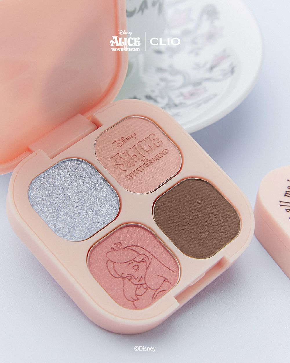 2025必收韓國聯名彩妝降臨！CLIO《愛麗絲夢遊仙境》最奇幻彩妝系列，牡蠣寶寶、ALICE化身仙氣眼影盤＋爆水唇膏！-11